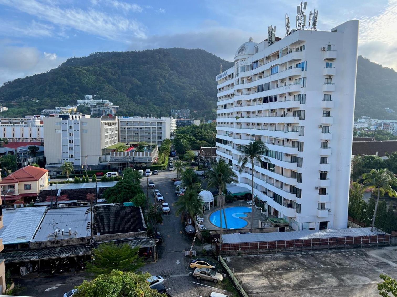 Private Modern Apartments By Patong Vacation Rentals Located In The Heart Of Patong, Walking Distance To The Beach, Kitchen, Private Bathroom, Seating Area, 65" Smart Tv With Free Wifi Exteriér fotografie