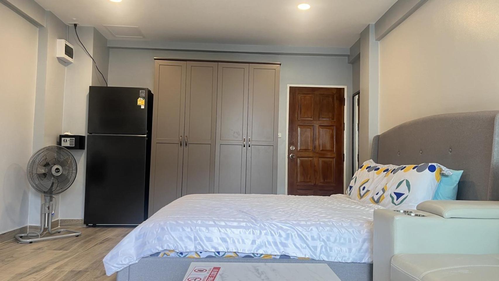 Private Modern Apartments By Patong Vacation Rentals Located In The Heart Of Patong, Walking Distance To The Beach, Kitchen, Private Bathroom, Seating Area, 65" Smart Tv With Free Wifi Exteriér fotografie